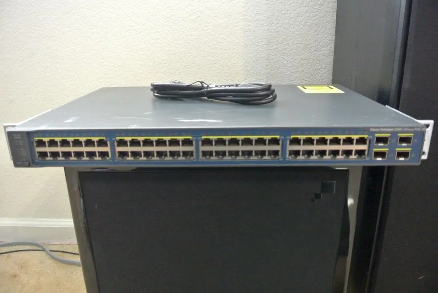 Коммутатор Cisco WS-C3560V2-48PS-S Catalyst 3560 V2 48-Port PoE Switch 4x SFP