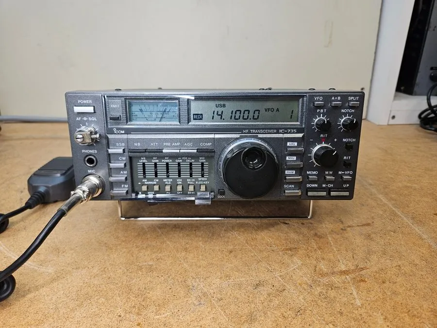Радиостанция ICOM IC-735 HF Ham Radio Transceiver w/ HM-36 Mic and Manual As Is