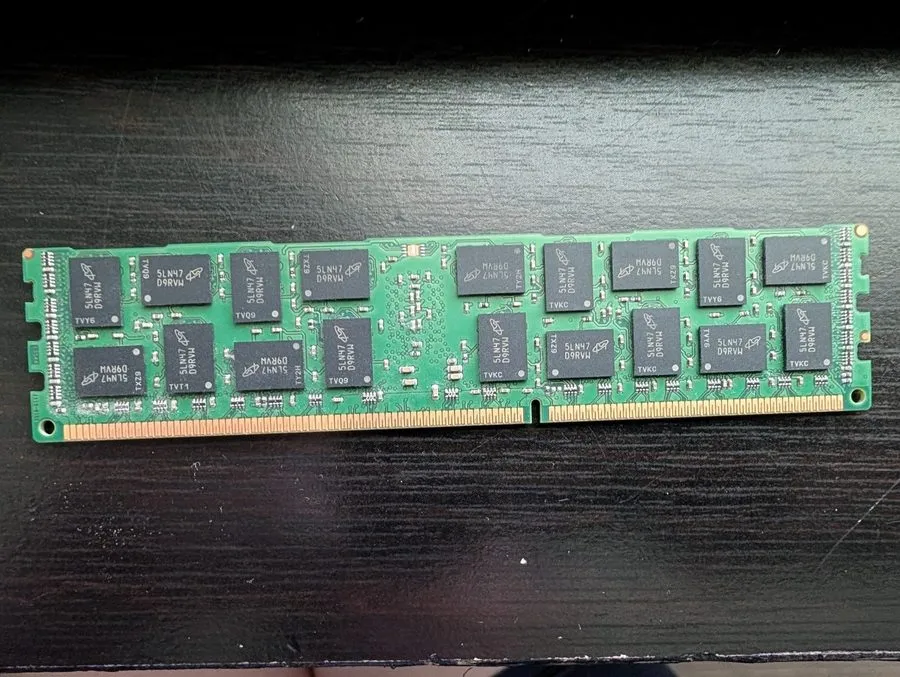 Модуль памяти Micron MT36KSF2G72PZ-1G6N1 16GB 2Rx4 PC3L-12800 1600MHz Server RAM