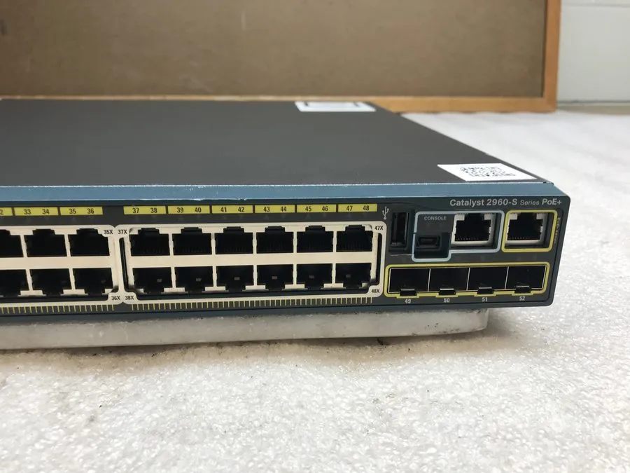 Коммутатор WS-C3560X-24P-L V02 Cisco 3560X 24 Port 1GigE PoE+ Switch W/ 1x C3KX-
