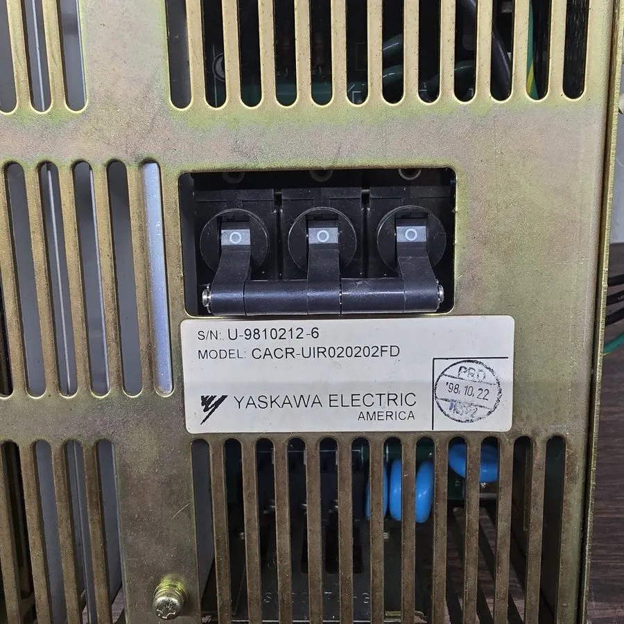 Сервопривод Yaskawa P00 D00 CACR-UIR020202FD Servopack Servo Drive Multi-Axis — фото лота 1