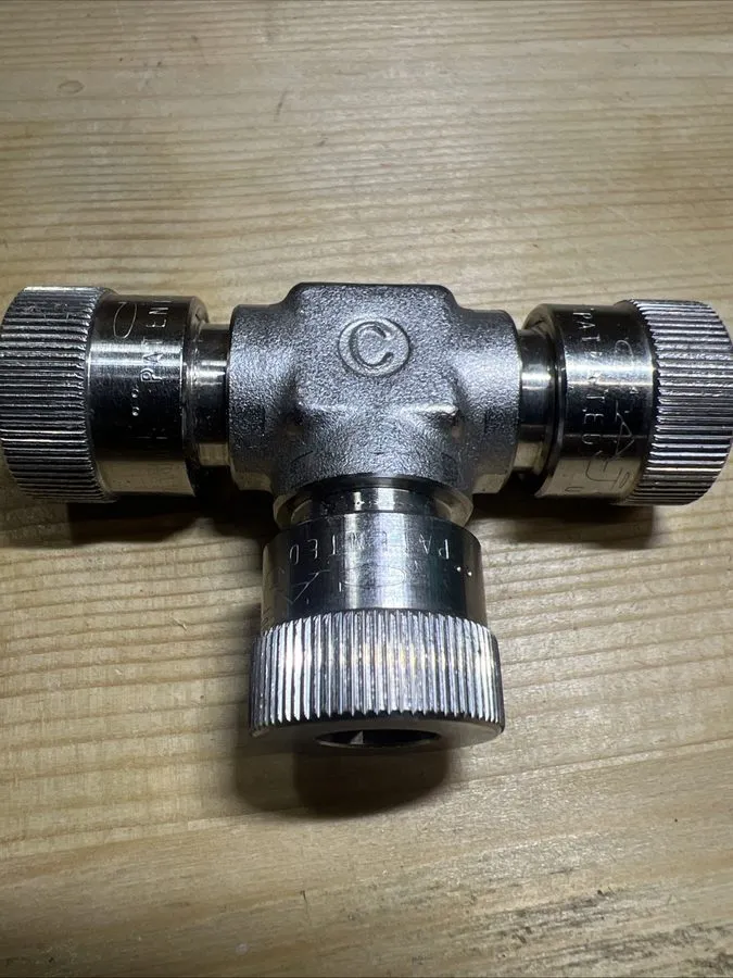 Фитинг Cajon/SWAGELOK Ultra-Torr Vacuum Fitting Union Tee 3/8", SS-6-UT-3 — фото лота 2
