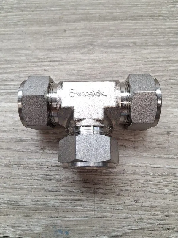 Фитинг Swagelok 316 Stainless Steel Tube Tee Fitting 1" w/Nuts SS-1610-3