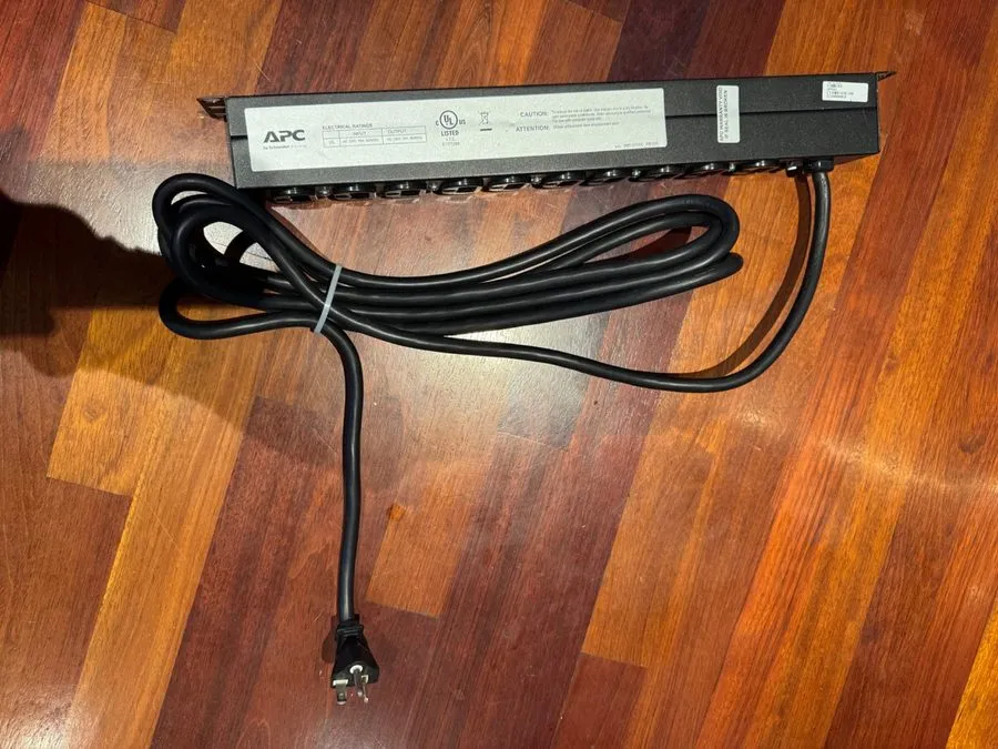Блок розеток PDU APC AP9563 Basic Rack PDU 1U 2400VA 20A 120V, Output: 5-20R