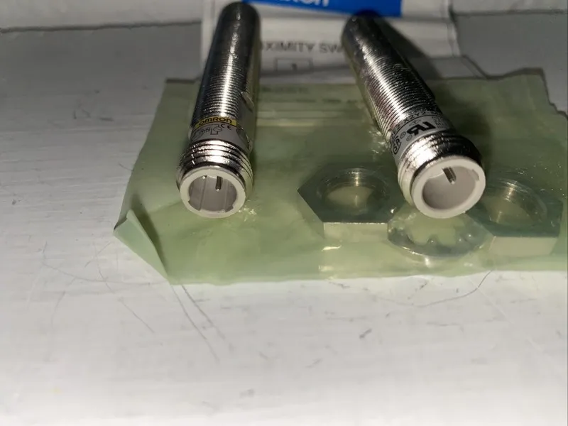 Датчик приближения Lot 2 Omron E2E2-X2Y2-M4 Inductive Proximity Sensor M12 24–24 — фото лота 2