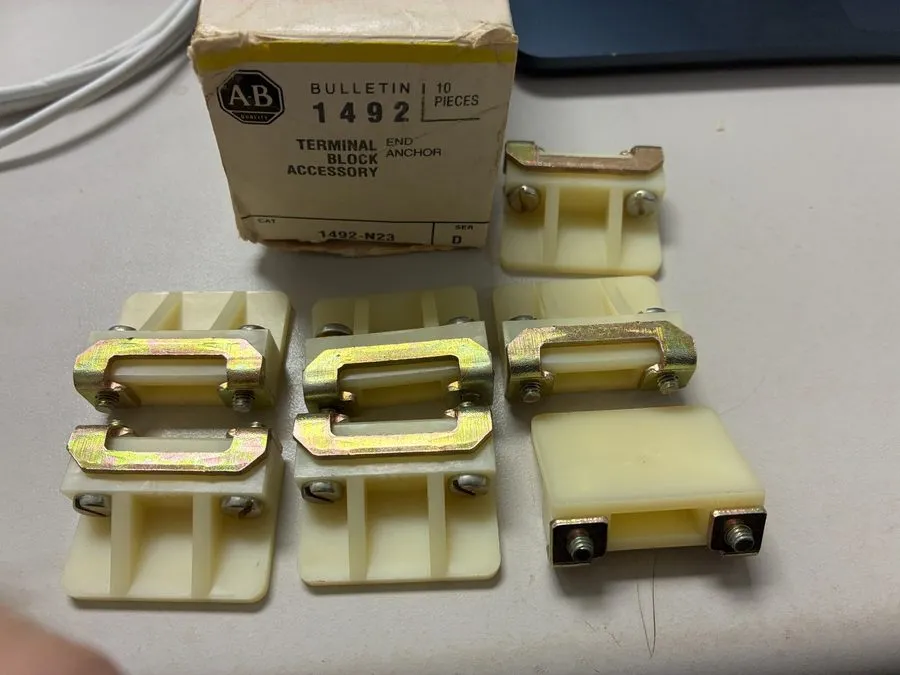 Клеммник ALLEN BRADLEY 1492-N23 HEAVY DUTY END ANCHORS, R0451