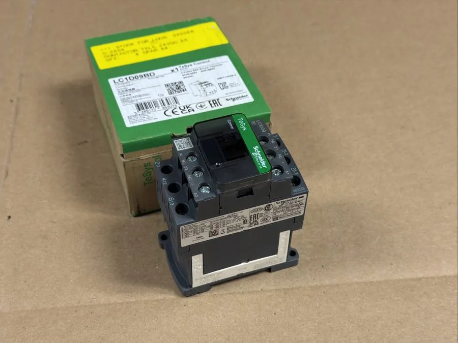Контактор Schneider LC1D09BD TeSys D Contactor 9A 24VDC Coil + LAD4TBDL 3 Pole