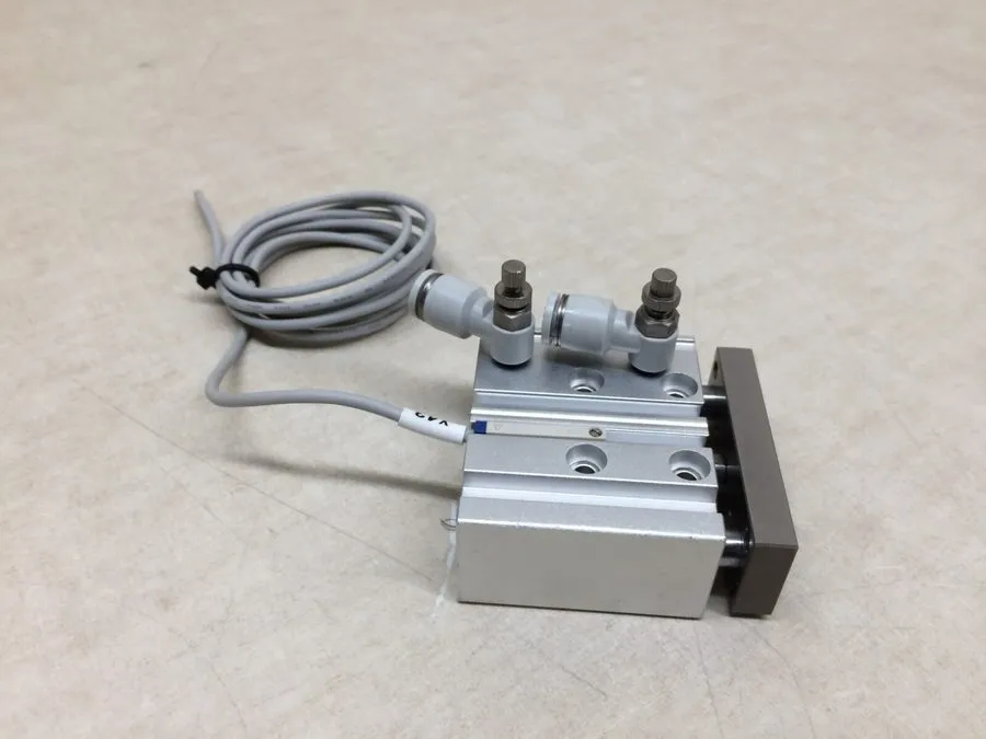 Пневмоцилиндр Airtac TCM12X20S Pneumatic Cylinder Pusher Stop CMSG Sensor