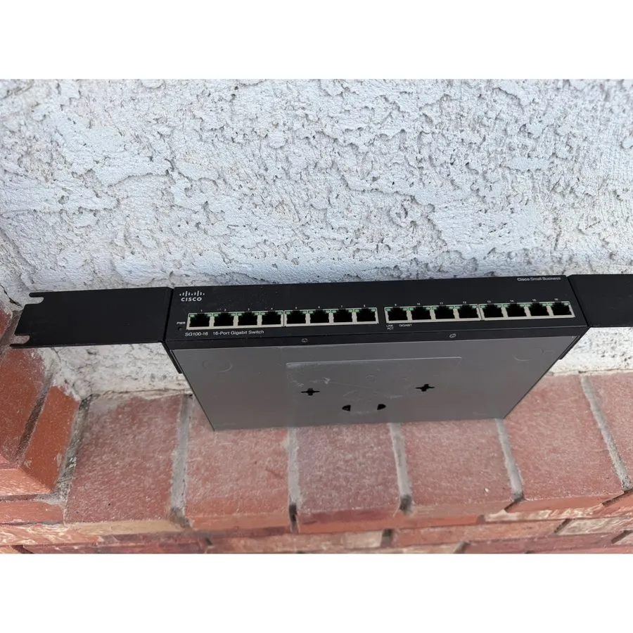 Коммутатор Cisco SG100-16 16 Port Unmanaged Gigabit Ethernet Switch Business Rac