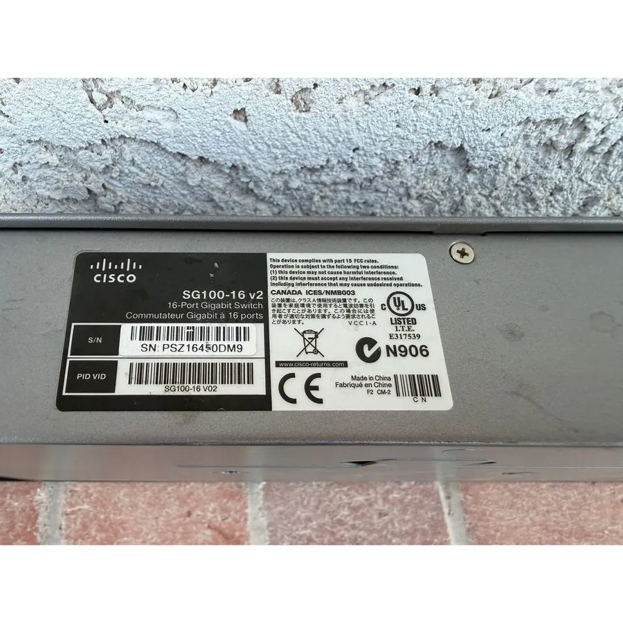 Коммутатор Cisco SG100-16 16 Port Unmanaged Gigabit Ethernet Switch Business Rac — фото лота 2