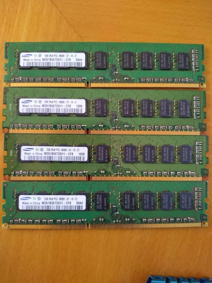 Модуль памяти Samsung 2GB 2Rx8 PC3-8500E Unbuffered ECC RAM CN M391B5673EH1-CF8  — фото лота 1