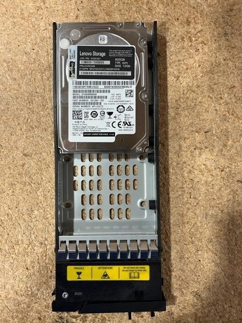 Жёсткий диск Lenovo Storage 01DC427 01DC429 600GB 10K 2.5" SAS Hard Drive HDD