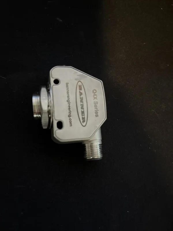 Фотоэлектрический датчик Banner Q4XTBLAF300-Q8 Photoelectric Sensor, 10-30VDC