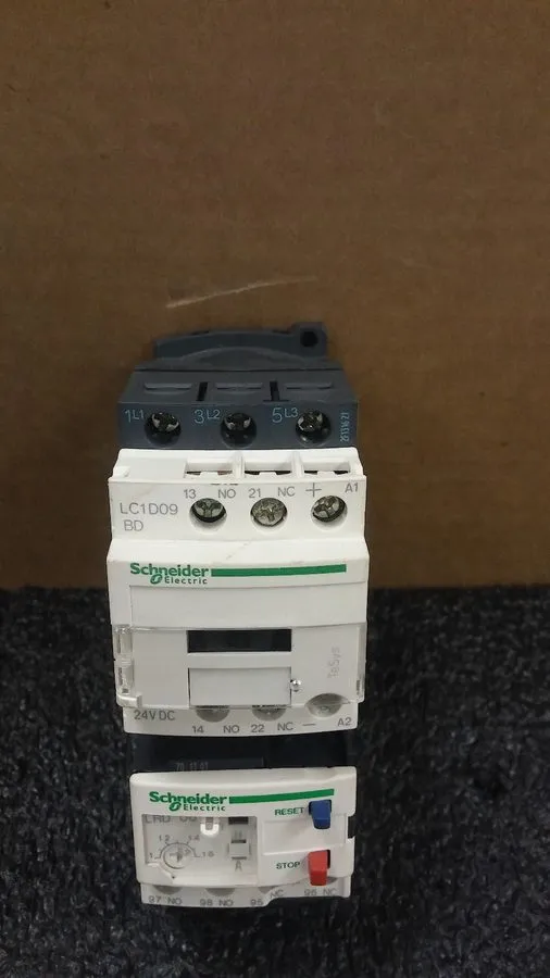 Контактор Schneider LC1D09BD TeSys D Contactor 9A 24VDC Coil + LAD4TBDL 3 Pole