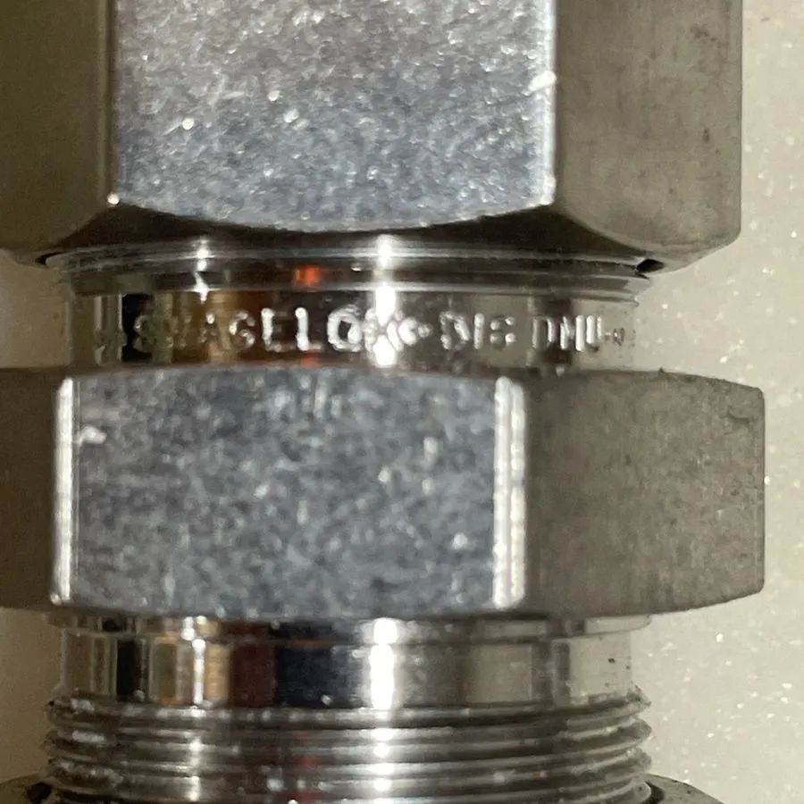 Фитинг Swagelok Stainless Steel Bulkhead Union Fitting 3/4" OD Tube SS-1210-61 — фото лота 2
