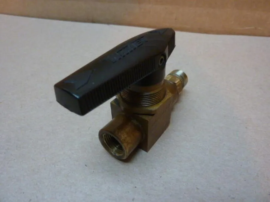 Клапан Swagelok B-44F6 Brass 1-Piece 40 Series Ball Valve FNSP