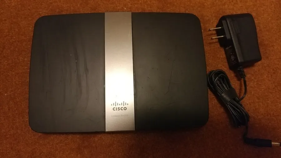 Маршрутизатор Cisco/Linksys E4200V2 450 Mbps 4-Port Gigabit Wireless N Router