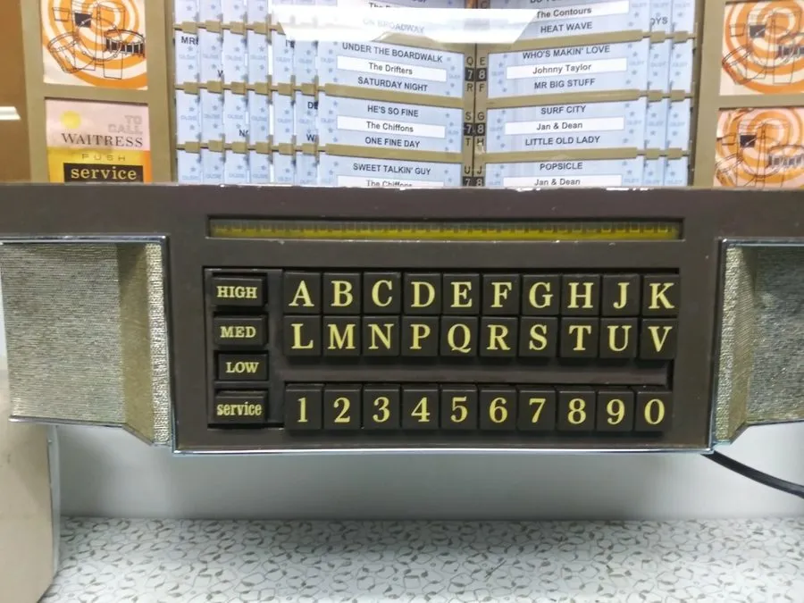 Аккумулятор Rowe WRA200 Jukebox Wallbox MP3 Conversion Chrome / brown man cave — фото лота 1