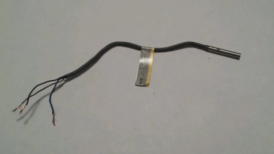 Датчик приближения E2E-CR8B1 Omron Proximity Switch Sensor — фото лота 1