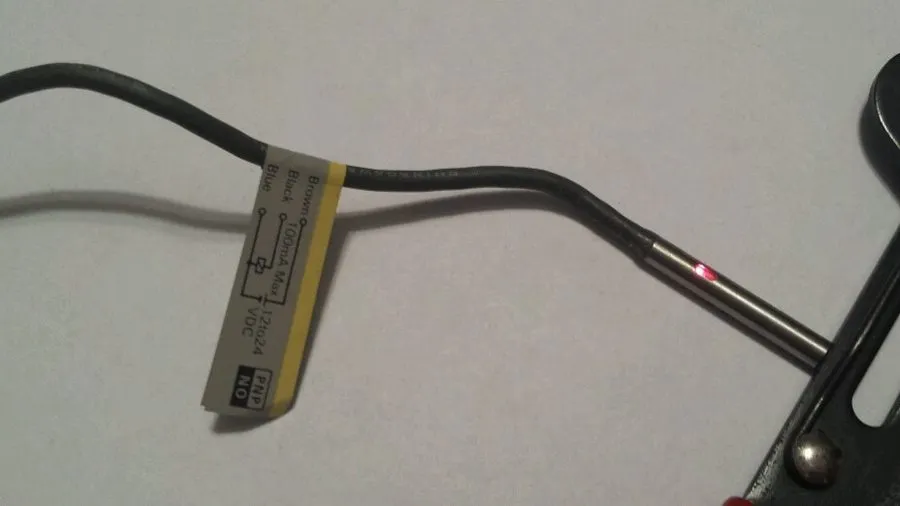 Датчик приближения E2E-CR8B1 Omron Proximity Switch Sensor — фото лота 4
