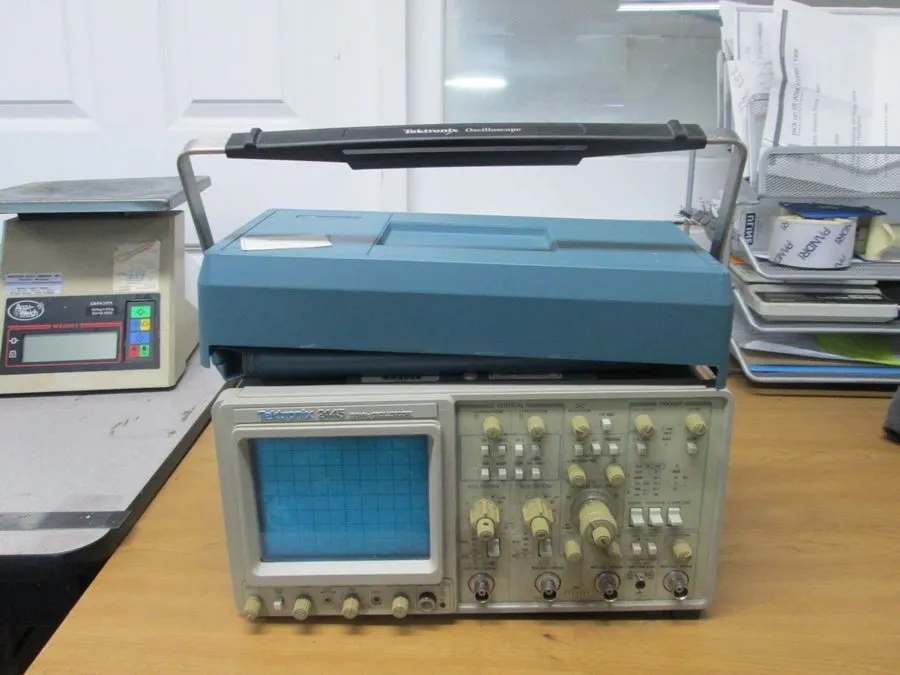 Осциллограф Tektronix 2445 Four-Channel 150Mhz Analog Oscilloscope