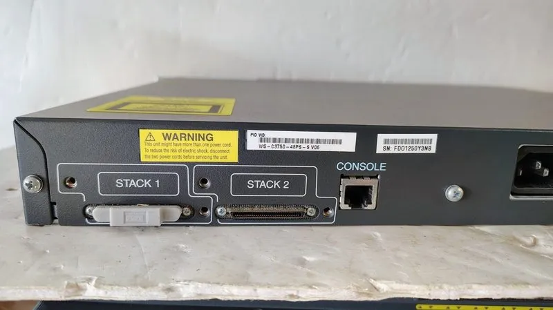 Коммутатор Cisco Catalyst WS-C3750V2-48PS-S 48-Port PoE Switch WS-C3750-48PS-S — фото лота 4