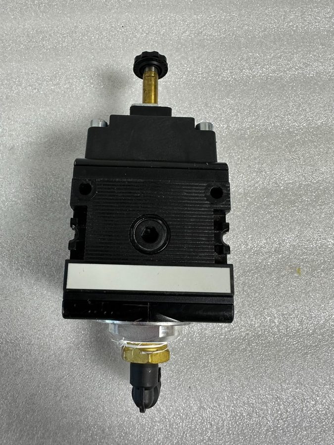 Пневмоклапан 1X AVENTICS valve 0821300934 0820019967