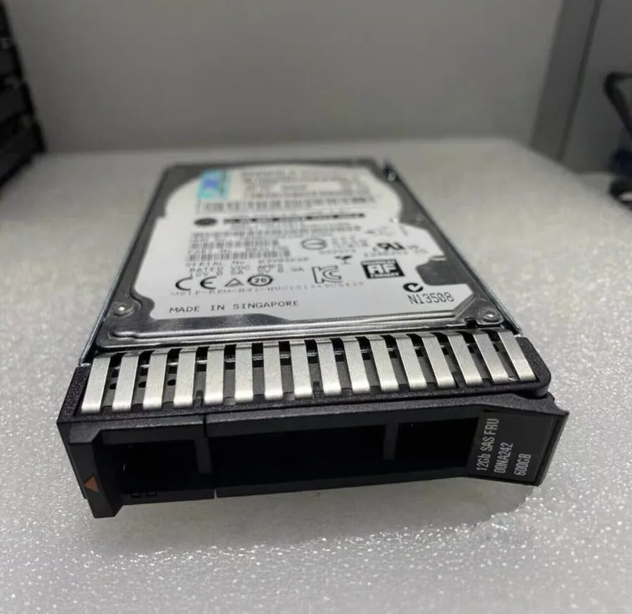Жёсткий диск IBM / Lenovo 600GB 10K SAS 12Gb/s 2.5" SFF Enterprise HDD 00NA242 S