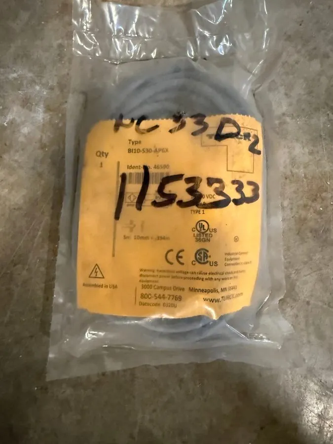 Датчик приближения TURCK Bi10-S30-AP6X INDUCTIVE PROXIMITY SENSOR 10-30 VDC PNP 