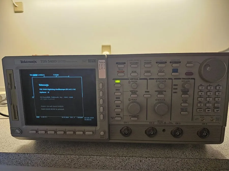 Осциллограф TEKTRONIX TDS 540D 4 CHANNEL DIGITAL PHOSPHOR OSCILLOSCOPE 500MHz 2G