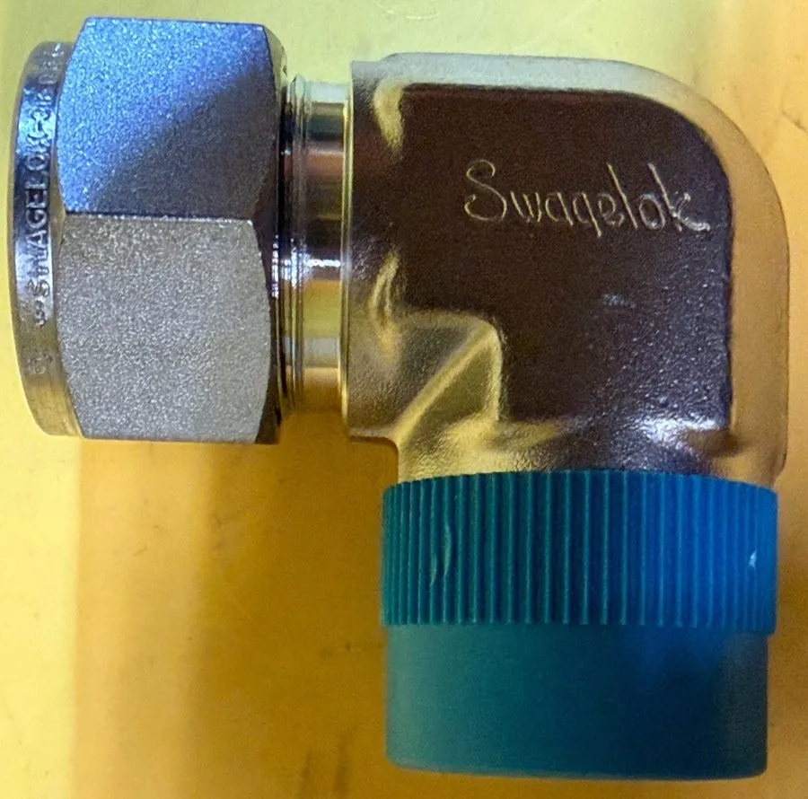 Фитинг Swagelok SS-1210-2-12 SS Tube Fitting, Male Elbow, 3/4" Tube OD
