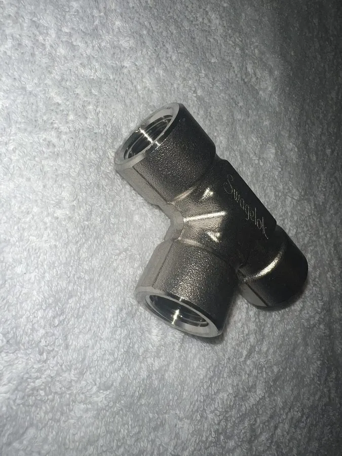 Фитинг Swagelok SS-8-T Stainless Steel 1/2 in Female Compression Tee Fitting