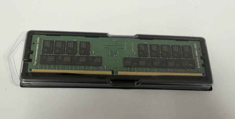 Модуль памяти Samsung 32GB 2Rx4 PC4-2933Y DDR4 ECC RDIMM M393A4K40CB2-CVFBY Serv — фото лота 1