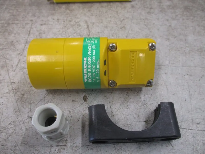 Датчик приближения Turck Capacitive Proximity Sensor BC20-K40SR-VN4X2 10-65VDC 2