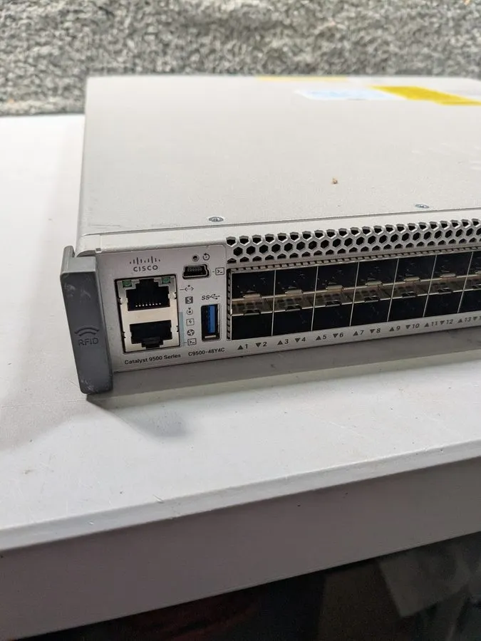 Коммутатор Cisco Catalyst 9500 C9500-48Y4C 48-Port 25G 4-Port 100G Switch — фото лота 1