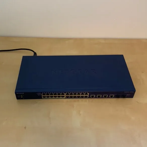 Коммутатор NETGEAR ProSafe FS728TLP 28-Port Smart Switch 12 Poe and 4 Gigabit Po