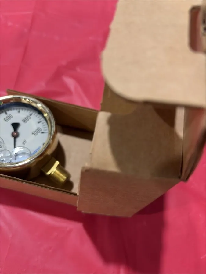 Трубопроводная арматура WIKA Instruments Type 213.40 2.5 1000 PSI Pressure Gauge — фото лота 1