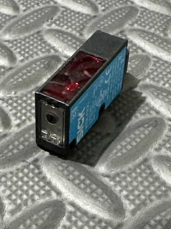 Фотоэлектрический датчик SICK WT9L-P330 Small photoelectric sensor 1023997