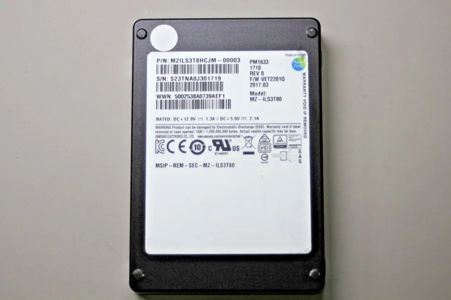 SSD-накопитель Samsung PM1633 3.84TB SSD SAS Solid State Drive MZILS3T8HCJM-000C