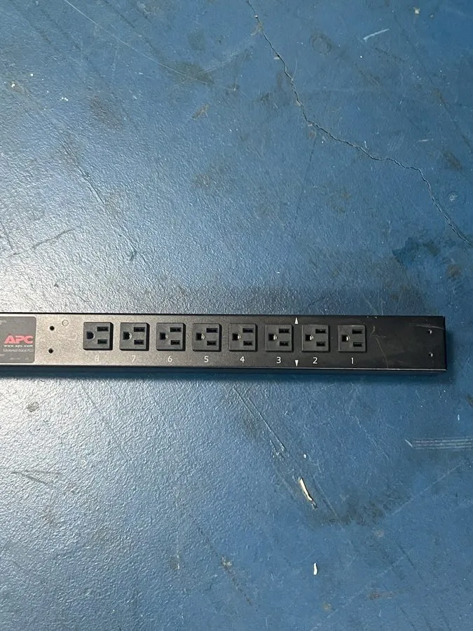 Блок розеток PDU APC AP7831 Power Distribution Unit Strip Metered Rack PDU — фото лота 2