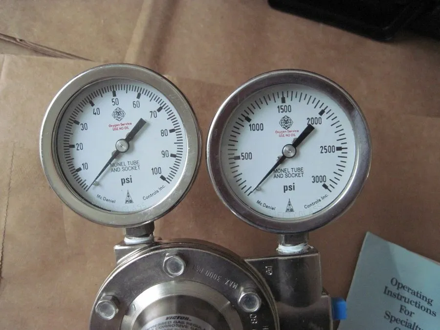 Коммутатор Victor CRS100-80-4F-4F Corrosive Gas Regulator — фото лота 1