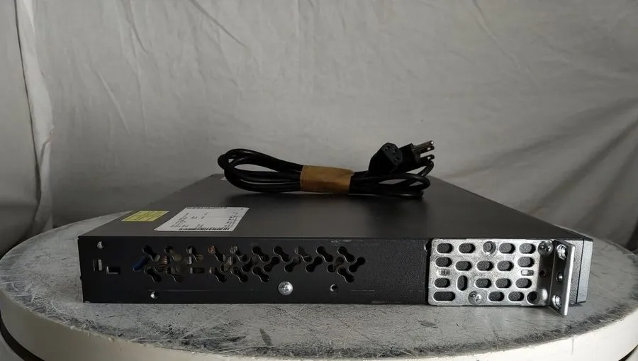Коммутатор CISCO WS-C2960-48PST-L 48 PORT FE POE ETHERNET SWITCH W/2x SFP 370W