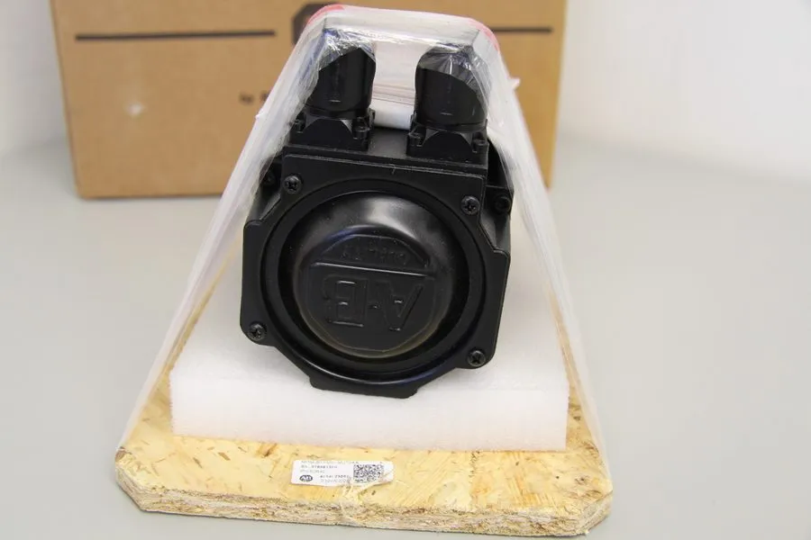 Серводвигатель Allen-Bradley MPM-B1153E-MJ72AA AC Servo Motor
