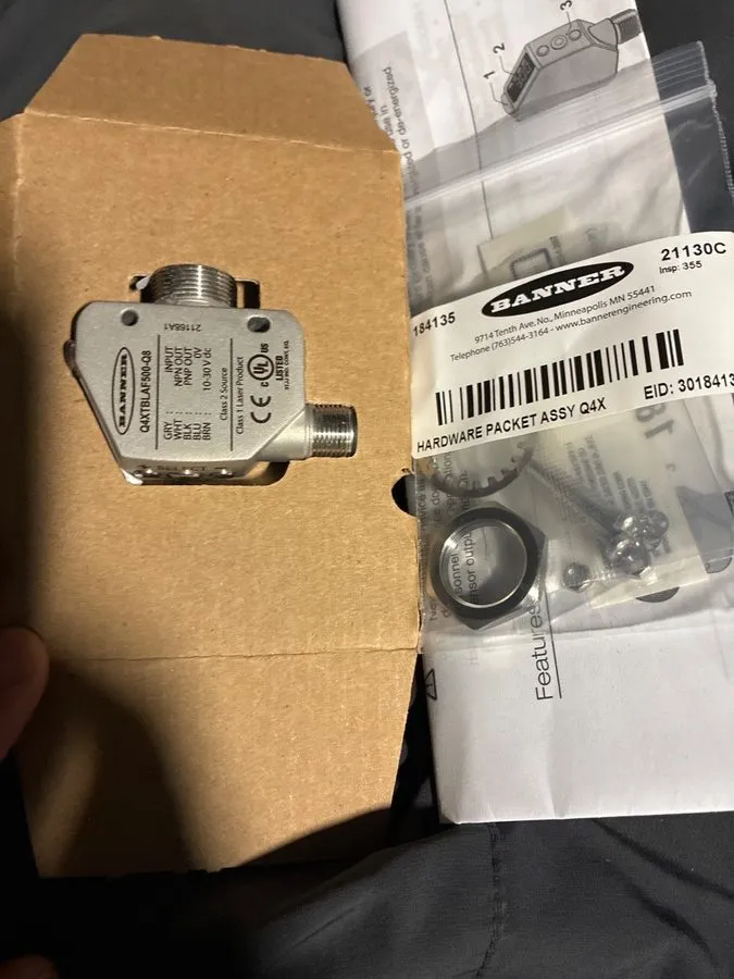 Фотоэлектрический датчик BANNER Q4XTBLAF500-Q8 Photoelectric Sensor 10-30V dc