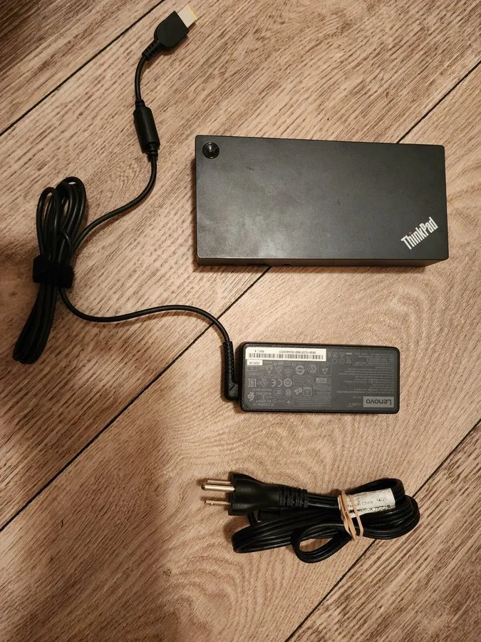 Док-станция Lenovo ThinkPad USB-C Dock Gen 2 Laptop Dock LDC-G2 W/ Cables and ch