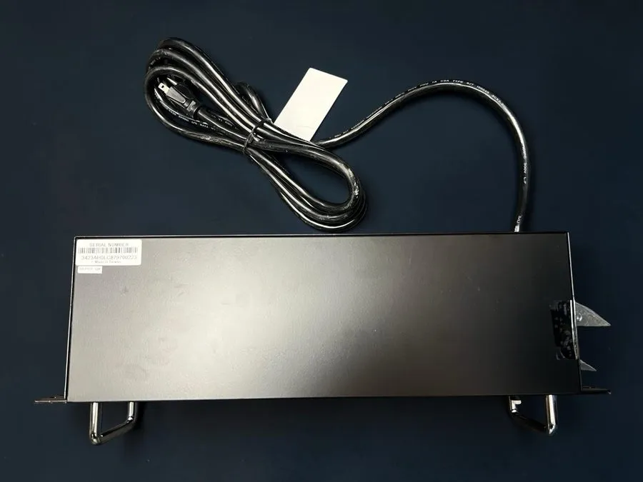 Стойка/шкаф Tripp Lite LCR2400 2400W 20A Rackmount Line Conditioner AVR Surge Pr — фото лота 1