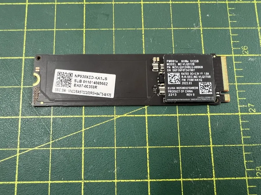 SSD-накопитель Samsung PM991a 512GB NVMe M.2 SSD MZVLQ512HBLU-00BH1 MZ-VLQ512B