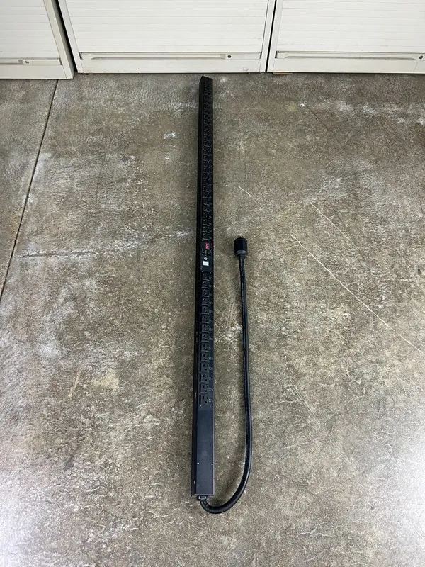 Блок розеток PDU APC Server Rack PDU Metered AP7862 Zero U, 5.7kW, 120V, 5-20
