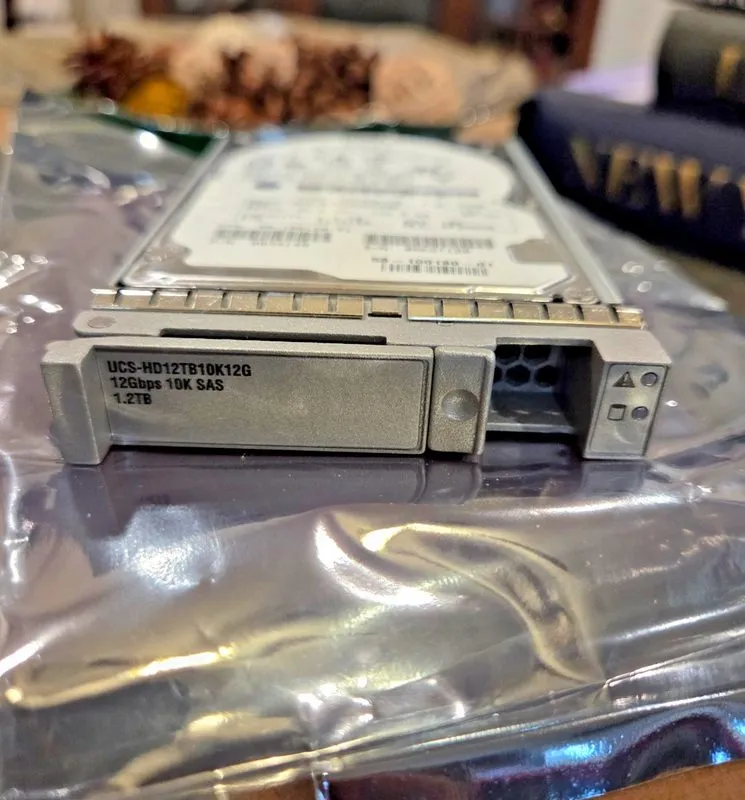 Жёсткий диск Cisco UCS-HD12TB10K12G 1.2TB HDD SAS 10K RPM 12G Internal Hard Driv — фото лота 2