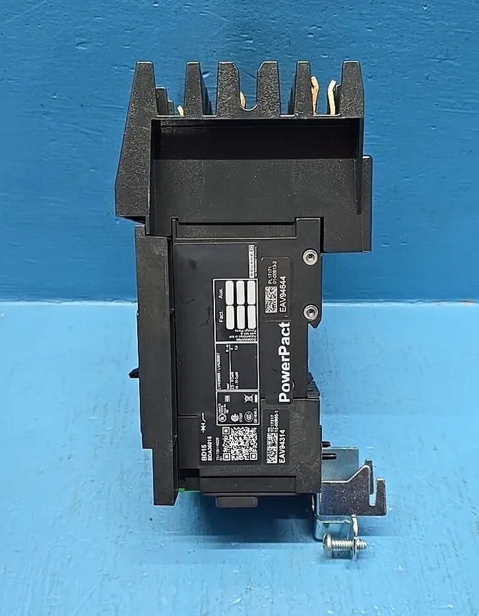 Автоматический выключатель Square D BDA36015 15A 480V 3Pole ILine PowerPact Circ — фото лота 2